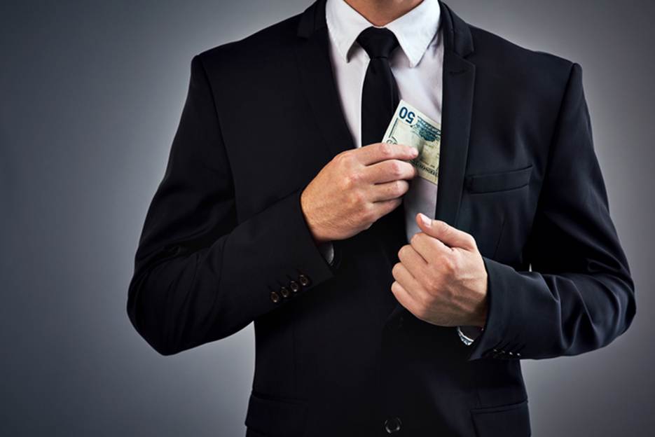 A person putting money in his pocket

AI-generated content may be incorrect.